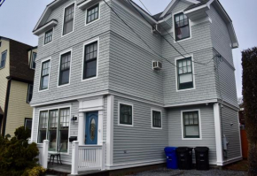 Modern Cottage in Downtown NPT-Walk to All